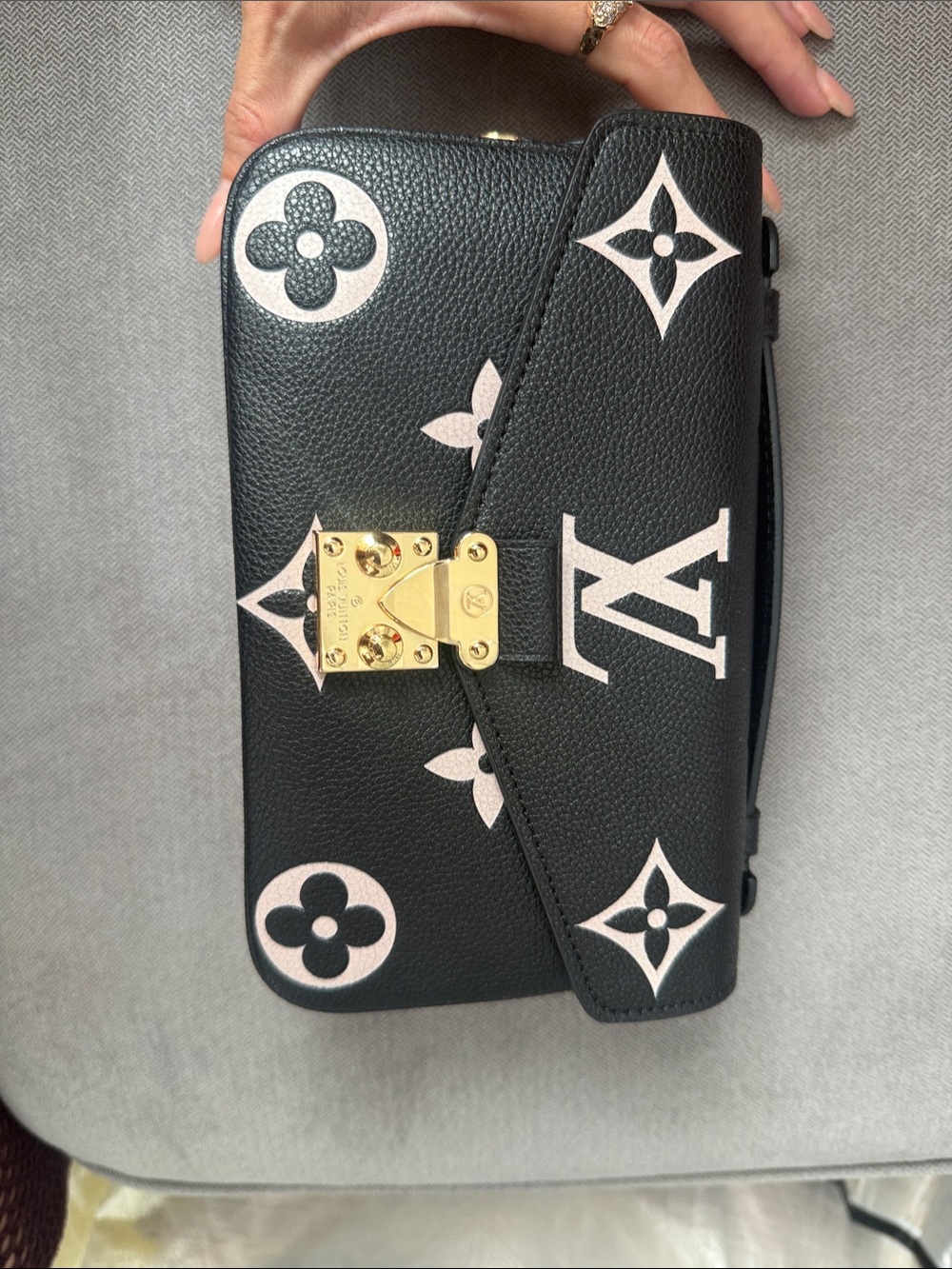 Louis Vuitton Black Card Holder with Pale Pink Monogram